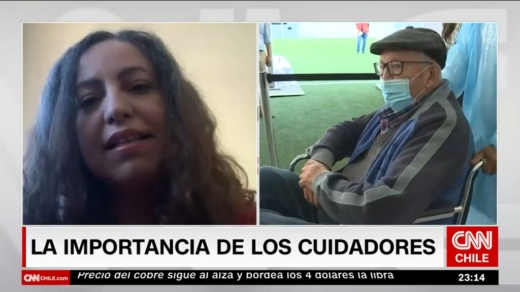 Foto de Claudia Miranda en entrevista por televisión en CNN Chile.