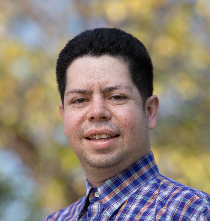 Foto de Gonzalo Osorio sonriendo.