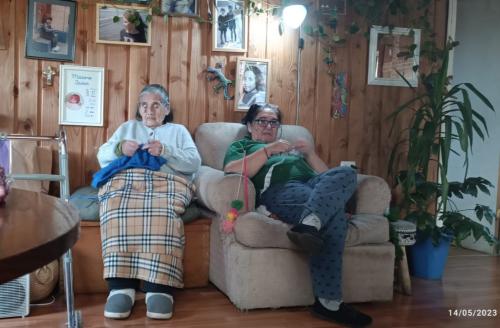 Rutinas diarias con mamá de 98 años, la mejor forma de mantenerla relajada.